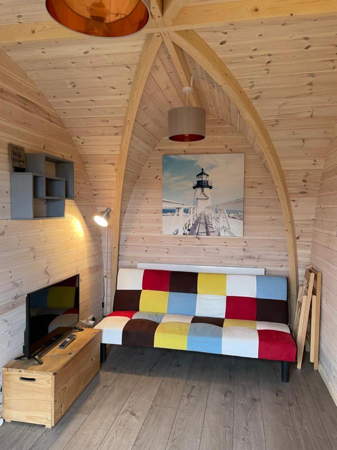 Готель Hedgehog Glamping Pod School House Farm Leighton  Екстер'єр фото